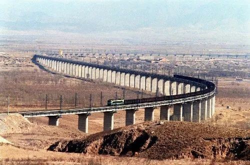 △1992年12月21日，大秦铁路全线开通